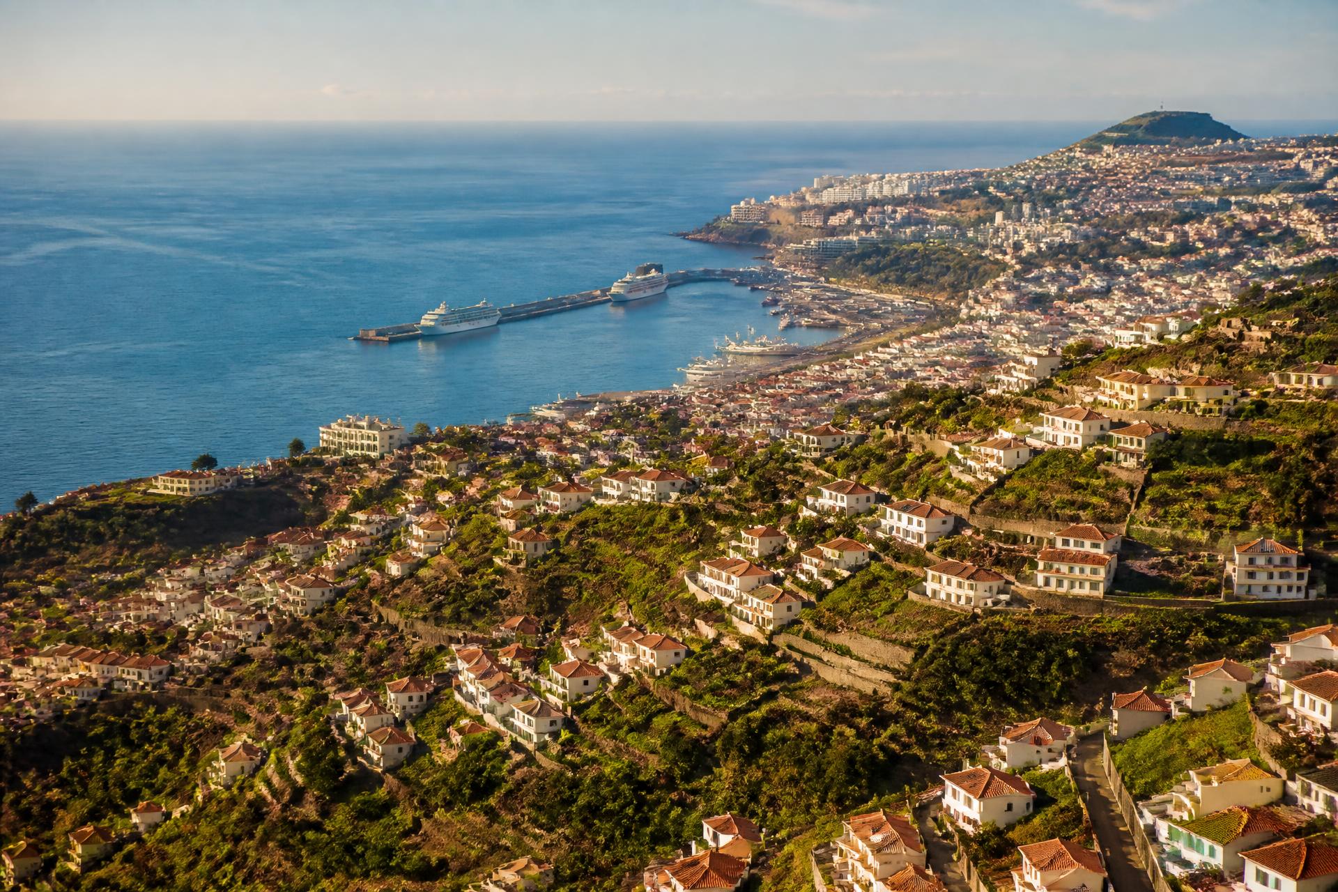 Imagem ilustrativa da Madeira — Terrenos